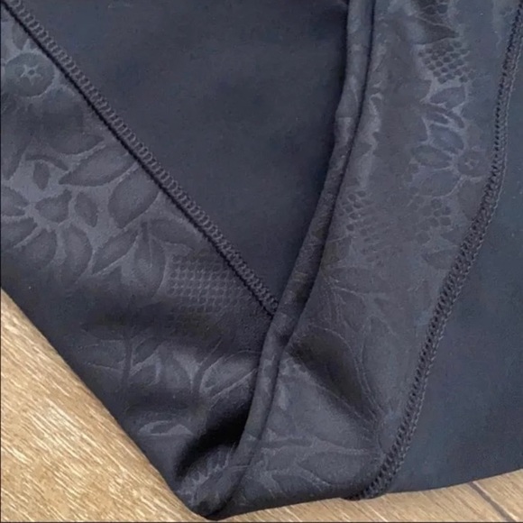 EC szS Calia by Carrie Underwood - Picture 2 of 4